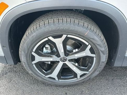 New 2026 Volkswagen Tiguan SE image 10