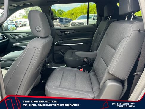 Used 2024 Chevrolet Traverse LT w/ Midnight/Sport Edition FWD image 11
