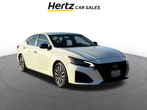 Used 2025 Nissan Altima 2.5 SV image 1