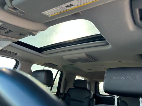 Used 2020 GMC Yukon Denali w/ Denali Premium Package image 31