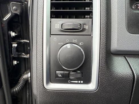 Used 2017 RAM 1500 Classic SLT image 28