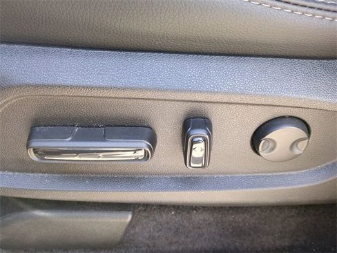 Used 2024 Honda Pilot Touring image 23