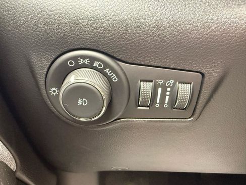 Used 2025 Jeep Compass Latitude AWD/4WD image 16