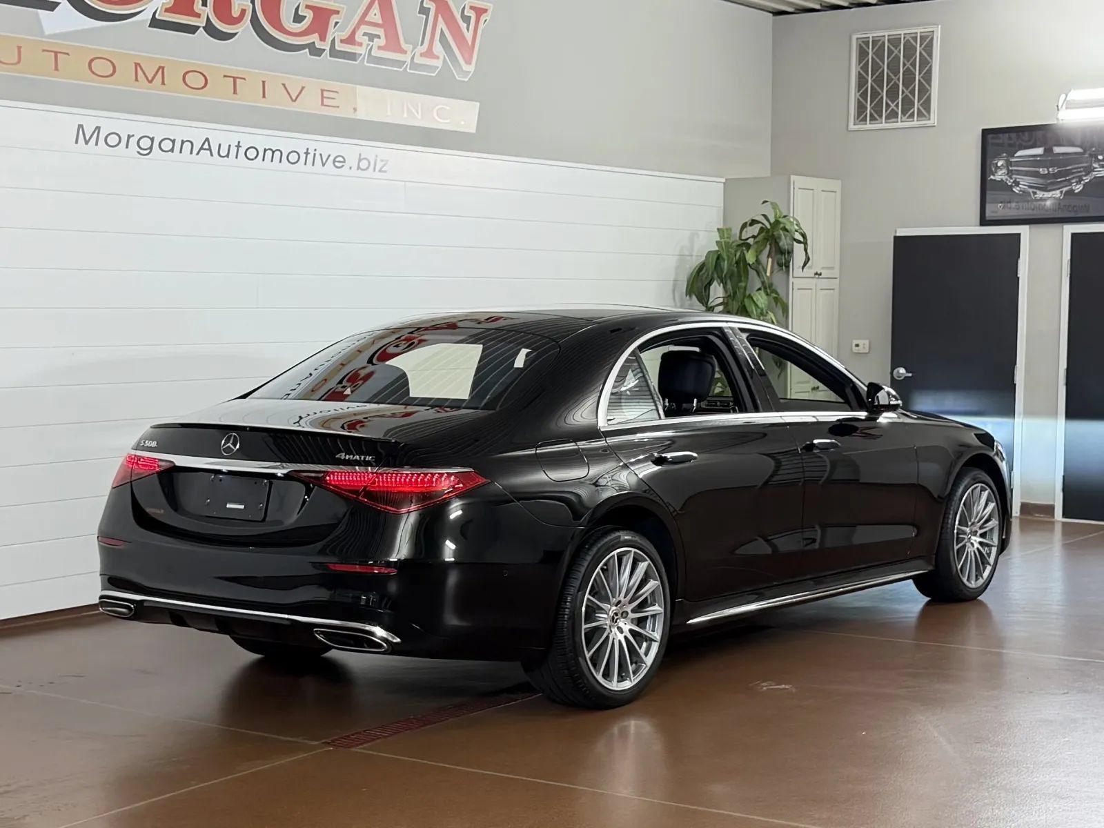 Used 2023 Mercedes-Benz S 500 4MATIC image 3