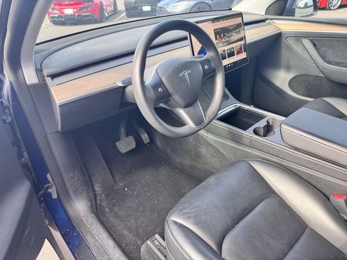 Used 2022 Tesla Model Y Long Range image 11