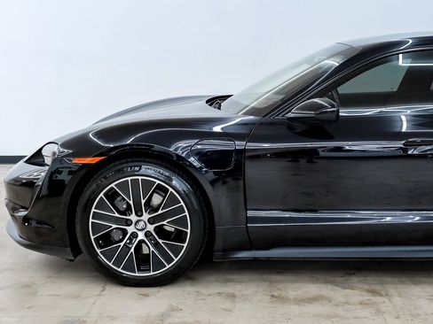 Used 2023 Porsche Taycan image 9
