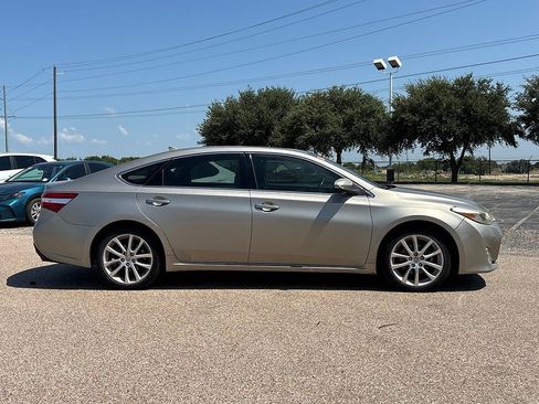 Used 2013 Toyota Avalon Limited FWD image 4