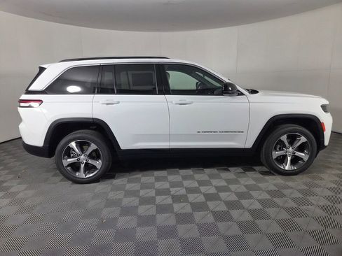 New 2026 Jeep Grand Cherokee Limited RWD image 4