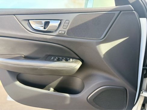 Used 2020 Volvo S60 T6 Momentum image 18