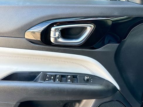 Used 2023 Jeep Compass Limited image 35