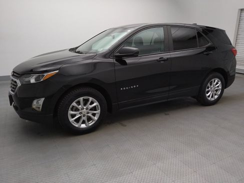 Used 2020 Chevrolet Equinox LS w/ LS Convenience Package image 2