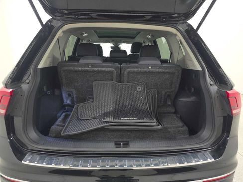 Used 2023 Volkswagen Tiguan SE w/ Panoramic Sunroof Package FWD image 16