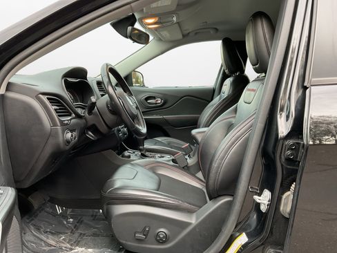 Used 2020 Jeep Cherokee Trailhawk w/ Cold Weather Group image 9