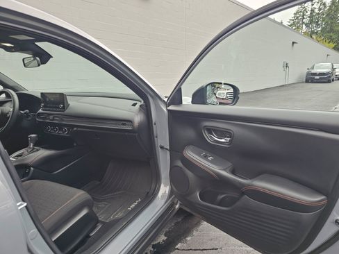 Used 2024 Honda HR-V Sport image 12