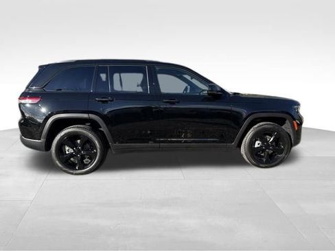 New 2025 Jeep Grand Cherokee Limited w/ Black Appearance Package image 8