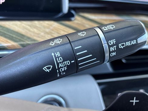 Used 2021 Cadillac Escalade Premium Luxury Platinum image 40