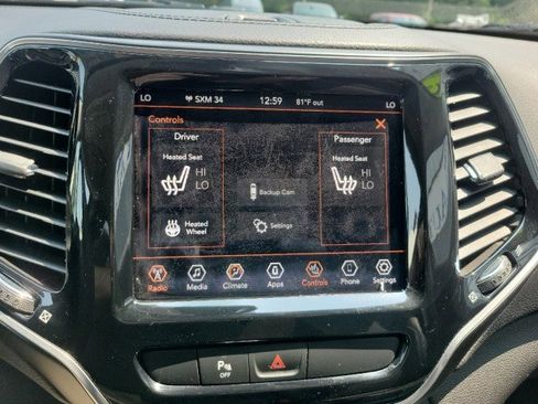 Used 2019 Jeep Cherokee Limited image 11