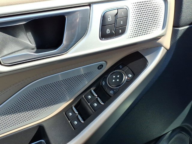 Used 2023 Ford Explorer Limited w/ Limited Technology Package AWD/4WD image 19