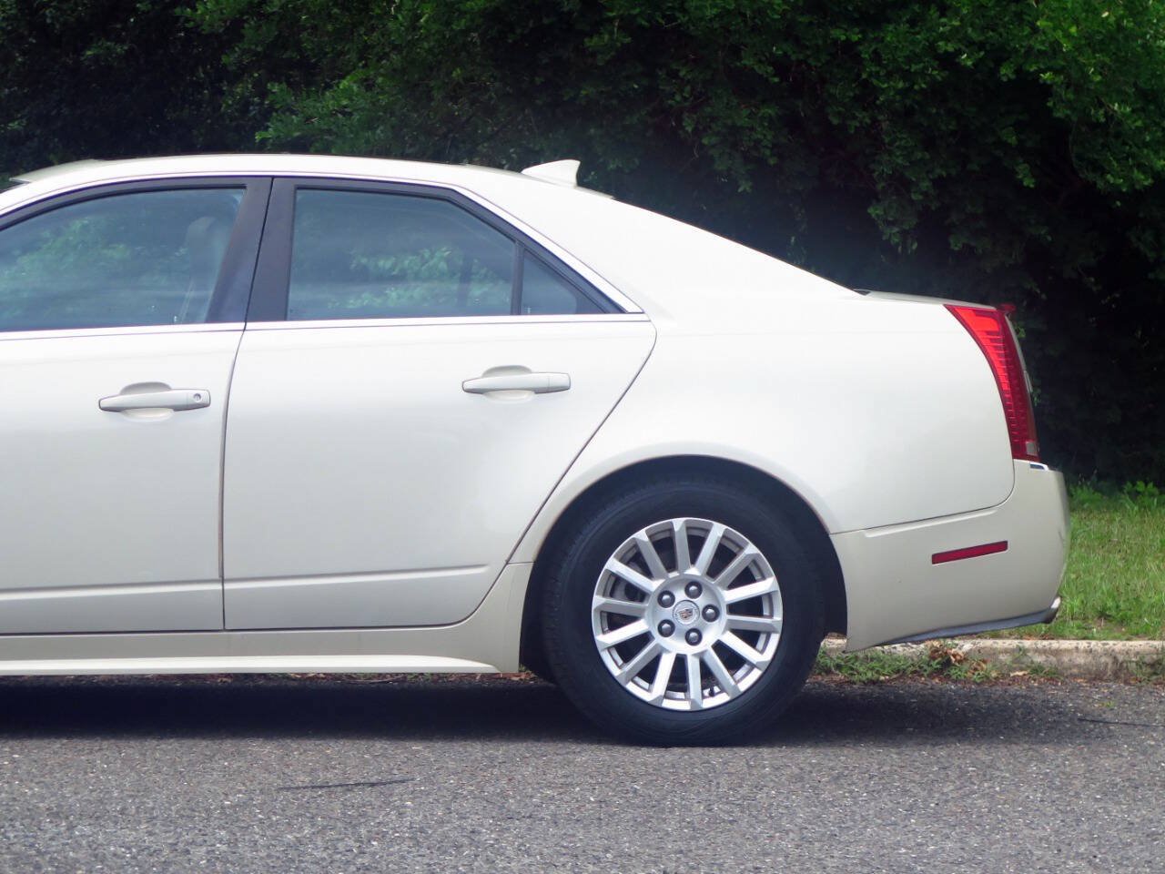 Used 2011 Cadillac CTS Luxury AWD/4WD image 23