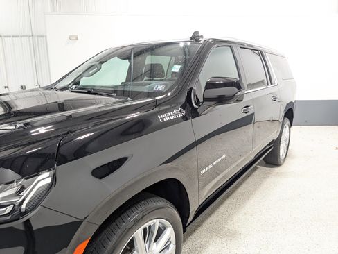 Used 2023 Chevrolet Suburban High Country w/ Premium Package 2 image 7