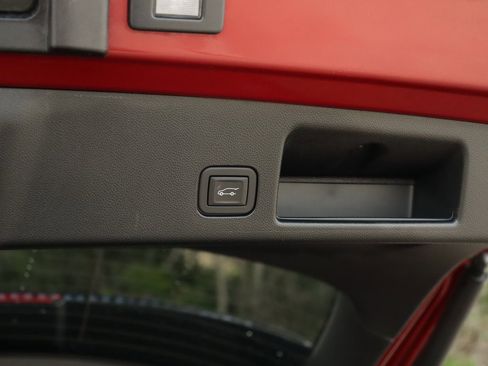 Used 2024 Chevrolet Equinox EV RS image 31