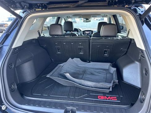 Used 2023 GMC Terrain Denali w/ Black Diamond Edition image 8