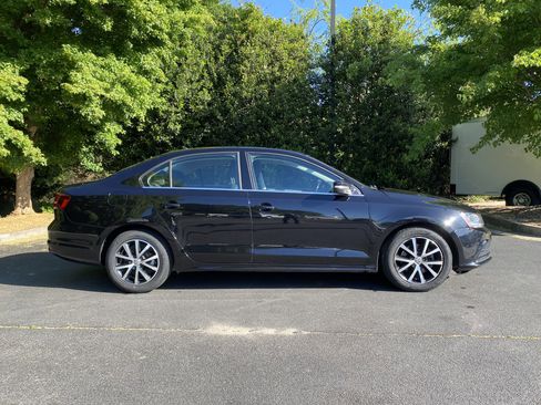 Used 2017 Volkswagen Jetta SE image 10