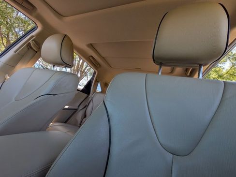 Used 2010 Toyota Venza AWD image 16