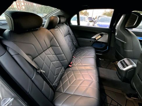 Used 2025 BMW i7 xDrive60 image 19