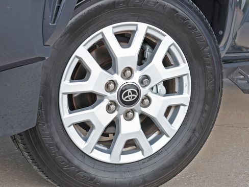 Used 2025 Toyota Tacoma SR5 AWD/4WD image 12