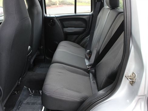 Used 2004 Jeep Liberty Sport w/ PWR Convenience Group AWD/4WD image 13
