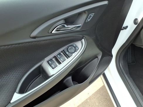 Used 2025 Chevrolet Malibu LT FWD image 12