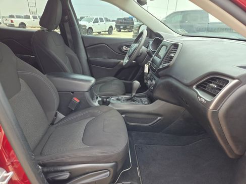 Used 2021 Jeep Cherokee Latitude FWD image 21