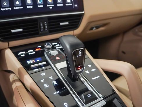 Certified 2023 Porsche Cayenne image 32