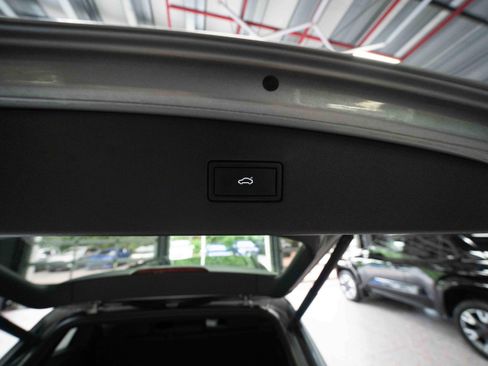 Used 2022 Volkswagen Tiguan SE R-Line AWD/4WD image 29