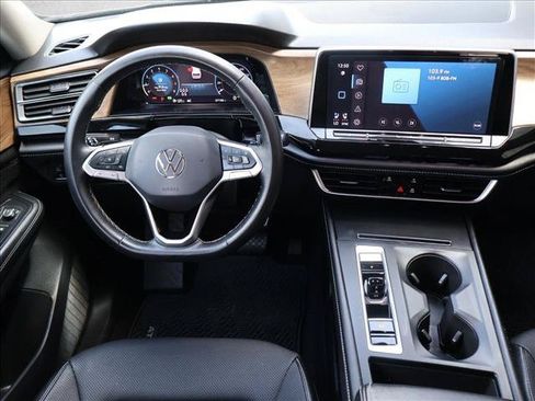 Used 2024 Volkswagen Atlas SE FWD image 21