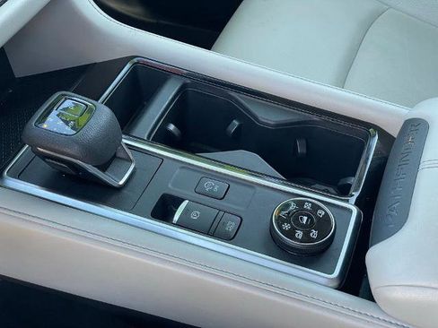 Certified 2022 Nissan Pathfinder SL w/ SL Premium Package image 25