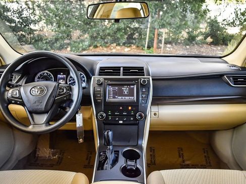 Used 2016 Toyota Camry LE image 8