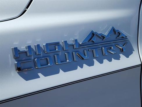 New 2026 Chevrolet Suburban High Country AWD/4WD image 5