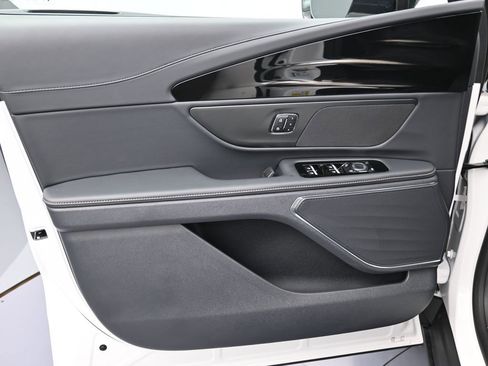 New 2026 Lincoln Nautilus Premier AWD/4WD image 11