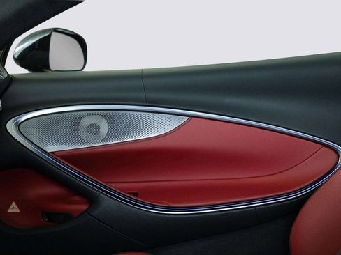 Used 2023 McLaren Artura image 20