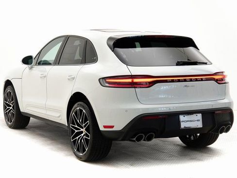 Certified 2025 Porsche Macan image 3