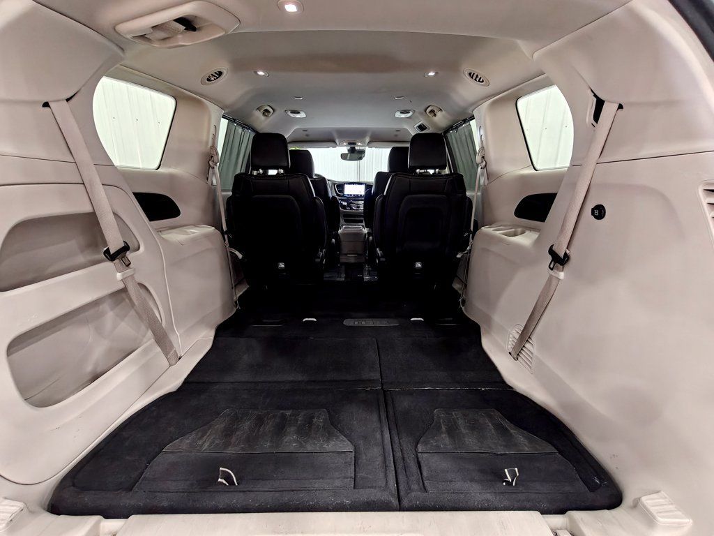Used 2024 Chrysler Pacifica Touring-L FWD image 31