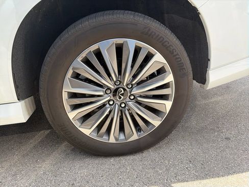 Used 2025 INFINITI QX80 Sensory AWD/4WD image 4