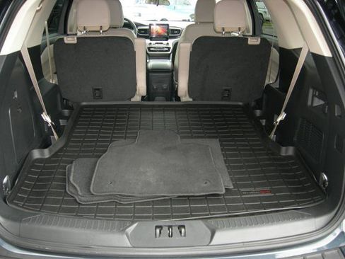 Used 2023 Ford Explorer XLT w/ Equipment Group 202A AWD/4WD image 19