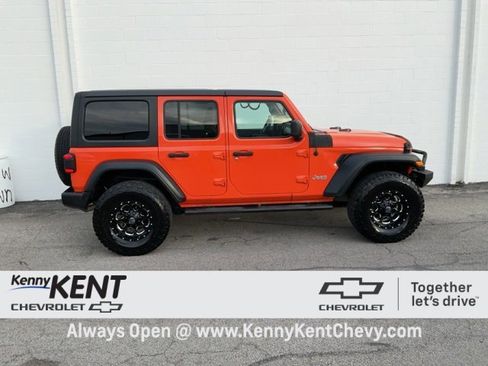 Used 2018 Jeep Wrangler Unlimited Sport S image 3