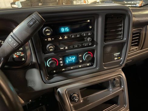 Used 2006 GMC Sierra 3500 SLE w/ Heavy-Duty Power Package image 12