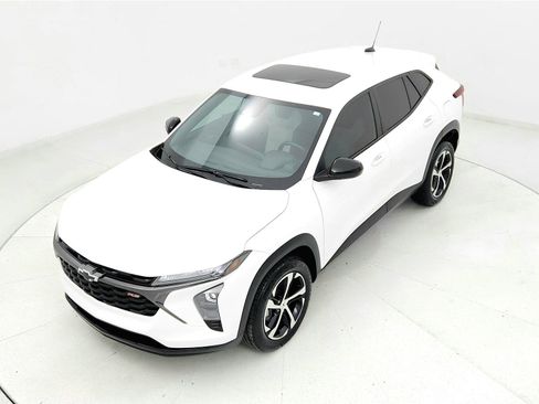 Used 2024 Chevrolet Trax RS w/ Sunroof Package image 13