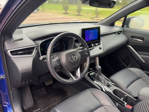 Used 2023 Toyota Corolla Cross XSE image 10