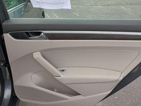 Used 2018 Volkswagen Passat 2.0T SE image 19